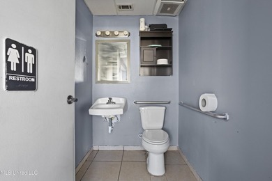This versatile commercial investment property features multiple - photo 14