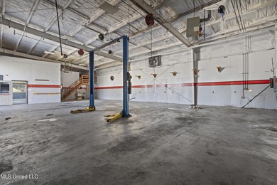 This versatile commercial investment property features multiple - photo 15