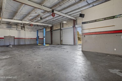 This versatile commercial investment property features multiple - photo 18