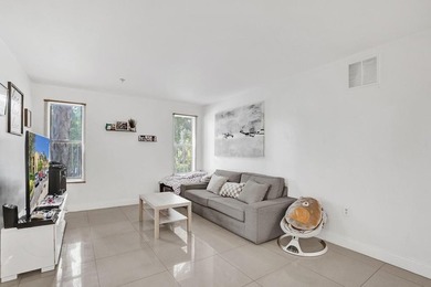Welcome to your urban oasis at Boynton Landings! This 2-bed - photo 9
