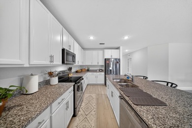 Welcome to this beautifully maintained home featuring 4 bedrooms - photo 11
