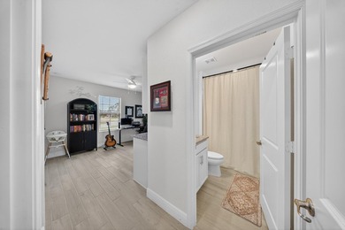 Welcome to this beautifully maintained home featuring 4 bedrooms - photo 17