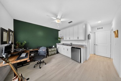 Welcome to this beautifully maintained home featuring 4 bedrooms - photo 19
