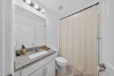 Welcome to this beautifully maintained home featuring 4 bedrooms - photo 22