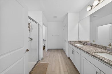 Welcome to this beautifully maintained home featuring 4 bedrooms - photo 24