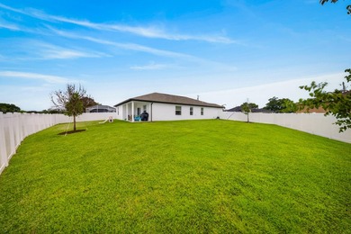 Welcome to this beautifully maintained home featuring 4 bedrooms - photo 25
