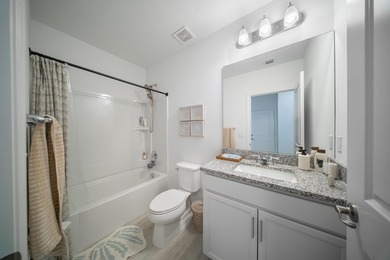 Welcome to this beautifully maintained home featuring 4 bedrooms - photo 29