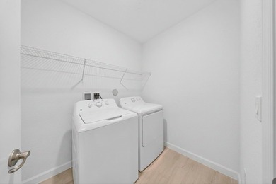 Welcome to this beautifully maintained home featuring 4 bedrooms - photo 31