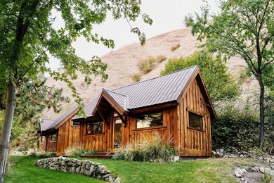 Mackay Bar Outfitters & Guest Ranch is a premier wilderness - photo 32