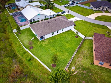 Welcome to this beautifully maintained home featuring 4 bedrooms - photo 36