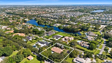 Welcome to this breathtaking 5-bedroom, 3.5-bath estate in the - photo 3