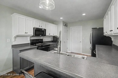 Adorable and well-maintained home featuring a newer A/C system - photo 11