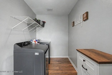 Adorable and well-maintained home featuring a newer A/C system - photo 12