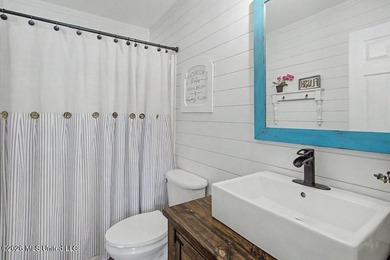 Adorable and well-maintained home featuring a newer A/C system - photo 13