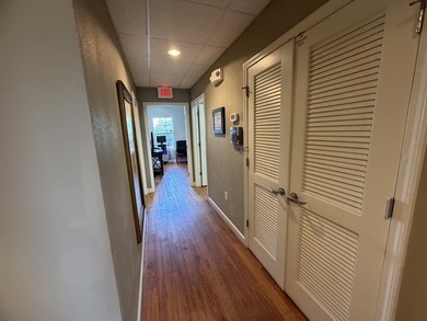 EASY SHOW! Now vacant. Destin BUSINESS PROFESSIONALS! Here is a - photo 16