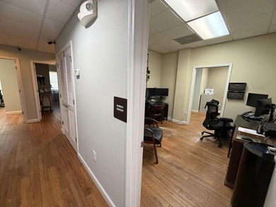EASY SHOW! Now vacant. Destin BUSINESS PROFESSIONALS! Here is a - photo 18