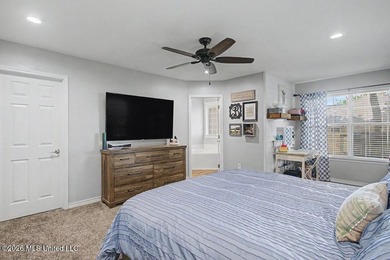 Adorable and well-maintained home featuring a newer A/C system - photo 19