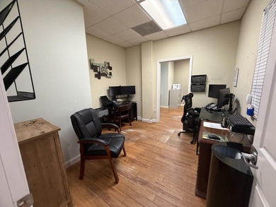 EASY SHOW! Now vacant. Destin BUSINESS PROFESSIONALS! Here is a - photo 20