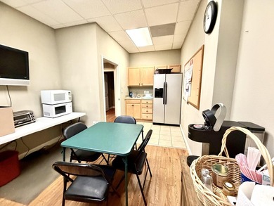 EASY SHOW! Now vacant. Destin BUSINESS PROFESSIONALS! Here is a - photo 21