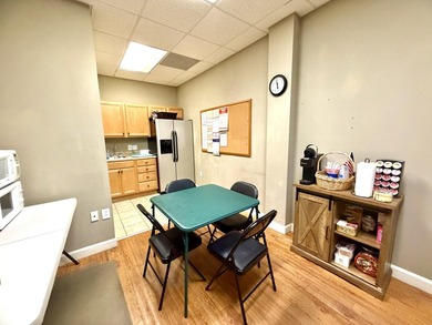 EASY SHOW! Now vacant. Destin BUSINESS PROFESSIONALS! Here is a - photo 22