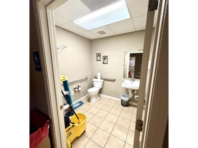 EASY SHOW! Now vacant. Destin BUSINESS PROFESSIONALS! Here is a - photo 27