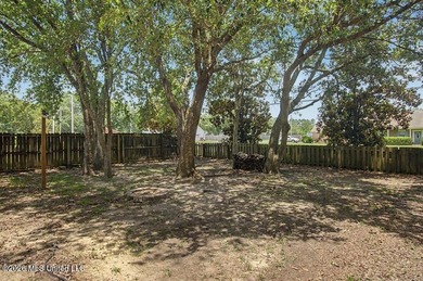 Adorable and well-maintained home featuring a newer A/C system - photo 27