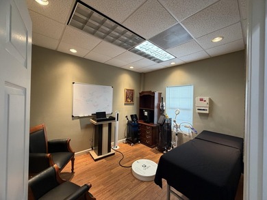 EASY SHOW! Now vacant. Destin BUSINESS PROFESSIONALS! Here is a - photo 29