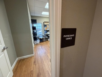EASY SHOW! Now vacant. Destin BUSINESS PROFESSIONALS! Here is a - photo 30