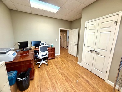 EASY SHOW! Now vacant. Destin BUSINESS PROFESSIONALS! Here is a - photo 31