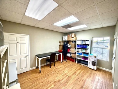 EASY SHOW! Now vacant. Destin BUSINESS PROFESSIONALS! Here is a - photo 34