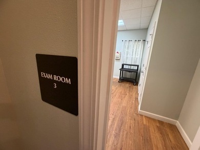 EASY SHOW! Now vacant. Destin BUSINESS PROFESSIONALS! Here is a - photo 39