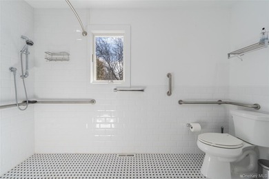 Exceptional soundfront offering combining a beautifully - photo 39