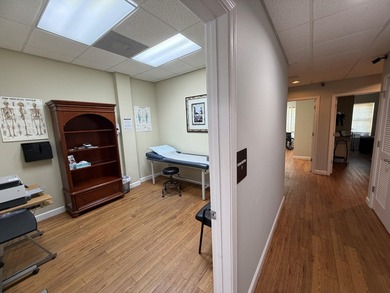 EASY SHOW! Now vacant. Destin BUSINESS PROFESSIONALS! Here is a - photo 41