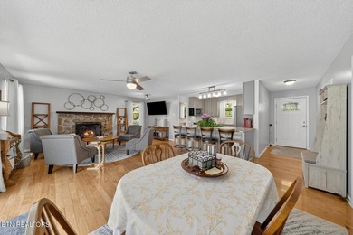 This beautiful renovated 3-bedroom, 3-bath home in the Lake - photo 6