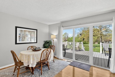 This beautiful renovated 3-bedroom, 3-bath home in the Lake - photo 7
