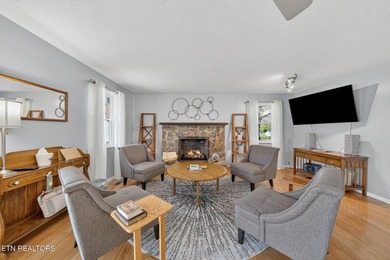 This beautiful renovated 3-bedroom, 3-bath home in the Lake - photo 8