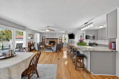 This beautiful renovated 3-bedroom, 3-bath home in the Lake - photo 9