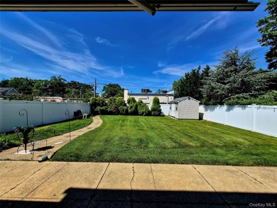 Welcome to this exceptional 6-bedroom Colonial offers the - photo 28