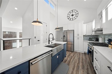 Lakefront Living with Stunning Amenities! This exceptional - photo 6