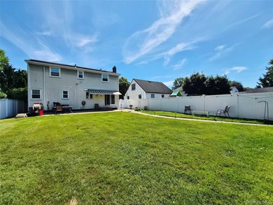 Welcome to this exceptional 6-bedroom Colonial offers the - photo 36