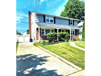 Welcome to this exceptional 6-bedroom Colonial offers the - photo 38