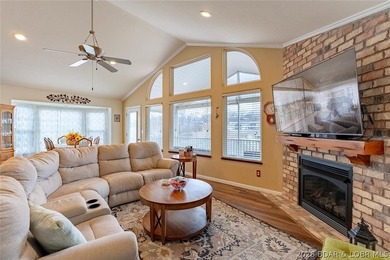 Enjoy easy, low-maintenance living in this spacious 3 bed / 3 - photo 12