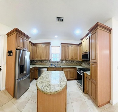 Impeccably maintained and presented in like-new condition, this - photo 13