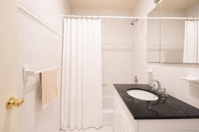 **Welcome to the City by the Sea!** This spacious Junior 4 - photo 16