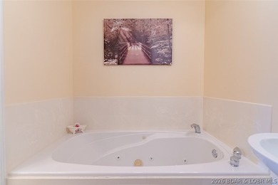 Enjoy easy, low-maintenance living in this spacious 3 bed / 3 - photo 19