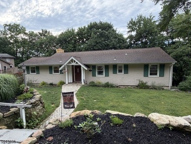 Welcome Home to this updated ranch style house with seasonal - photo 3
