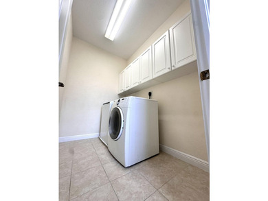 Impeccably maintained and presented in like-new condition, this - photo 28