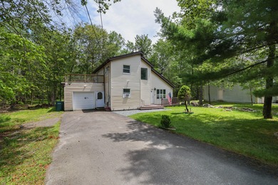 Lake Carobeth Home For Sale in Tobyhanna Pennsylvania