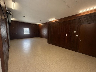 Spacious 3-bedroom, 2-bath in-ground pool home with standout - photo 11