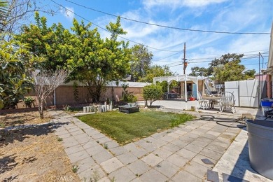 INVESTOR SPECIAL! SPACIOUS LOT, OVERSIZED GATED SIDE YARD & - photo 2